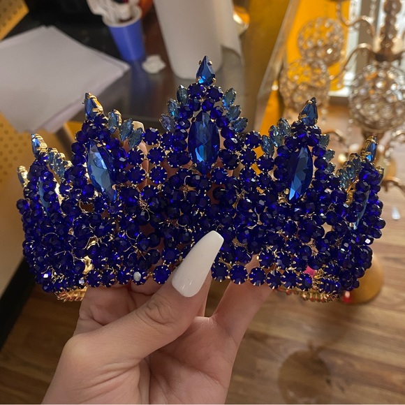 Royal Blue Quince Crown - Picture 4 of 5